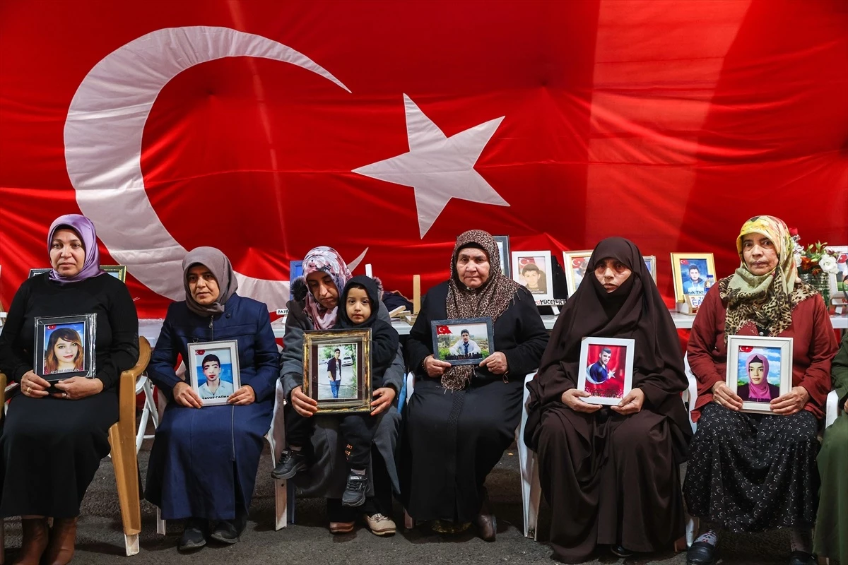 Diyarbakır anneleri HDP il binası önünde oturma eylemine devam ediyor