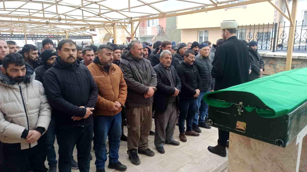 Tokat\'ta trafik kazasında hayatını kaybeden 3 kişi Sivas\'ta defnedildi