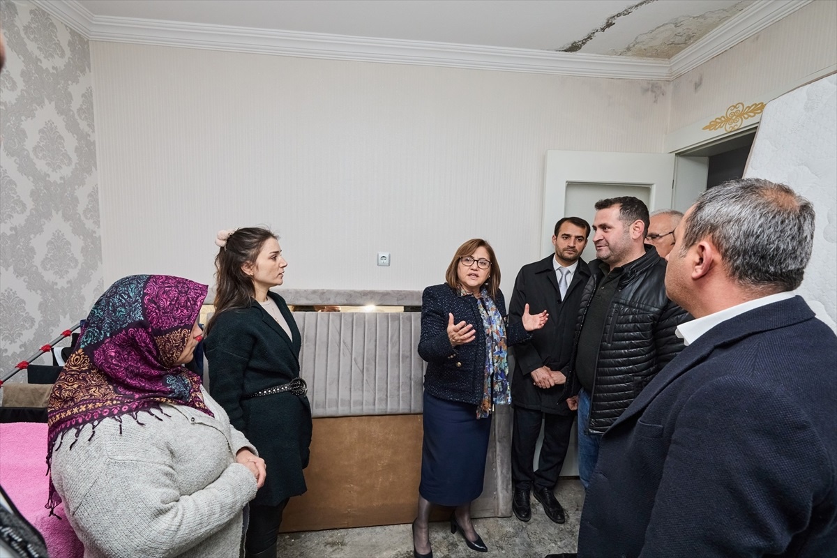 Gaziantep Büyükşehir Belediye Başkanı Fatma Şahin, selzedeleri ziyaret etti