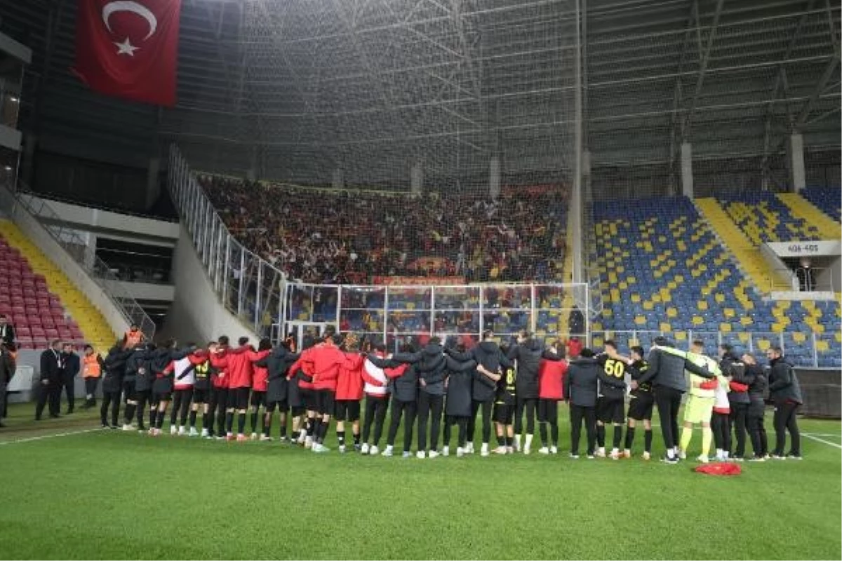 Göztepe, Gençlerbirliği\'ni 3-0 mağlup ederek Süper Lig yarışında iddiasını kanıtladı