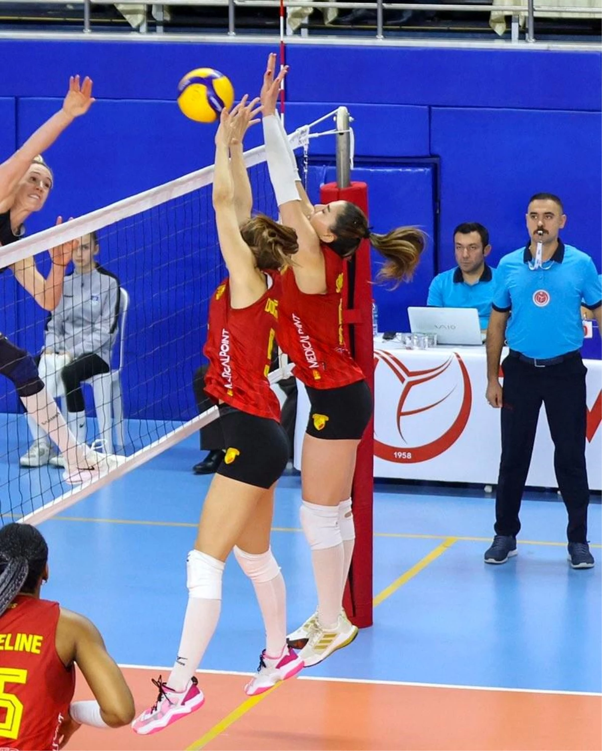 Göztepe Voleybol, Bahçelievler Belediyespor\'a mağlup oldu