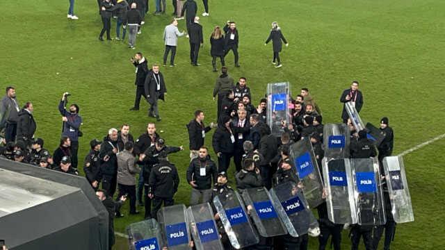 Hakem Halil Umut Meler'e yumruklu saldırı sonrası TFF Yönetim Kurulu olağanüstü toplanma kararı aldı