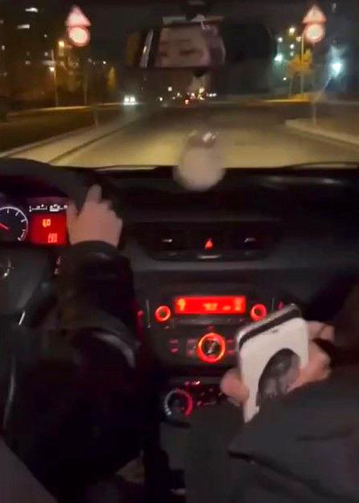 İstanbul Beylikdüzü\'nde tehlikeli hareketler yapan kadın sürücü görüntülendi
