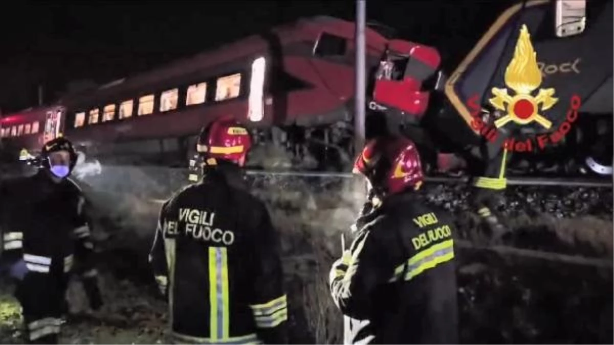 İtalya\'da Bologna-Rimini demiryolu hattında tren çarpışması: 17 yaralı