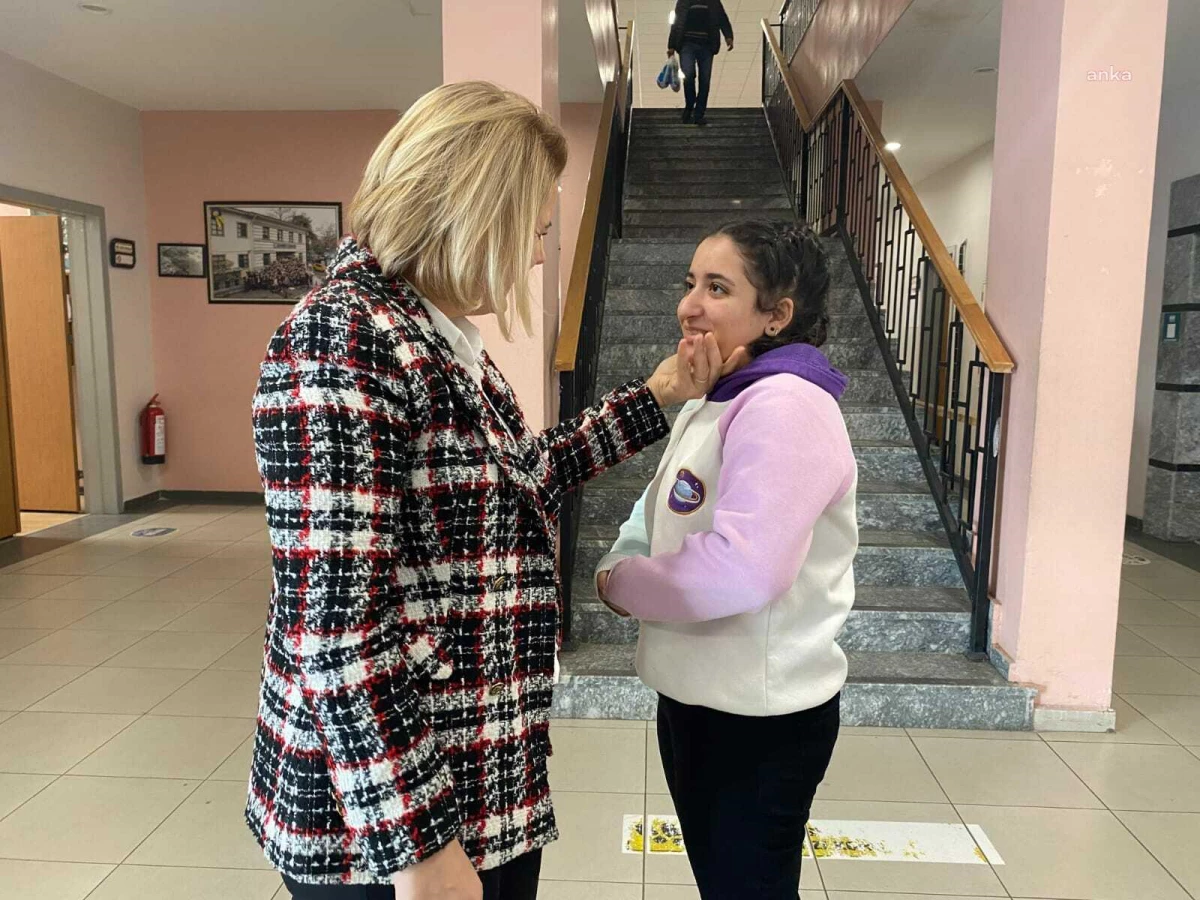 İzmit Belediye Başkanı Fatma Kaplan Hürriyet Okulları Ziyaret Etti