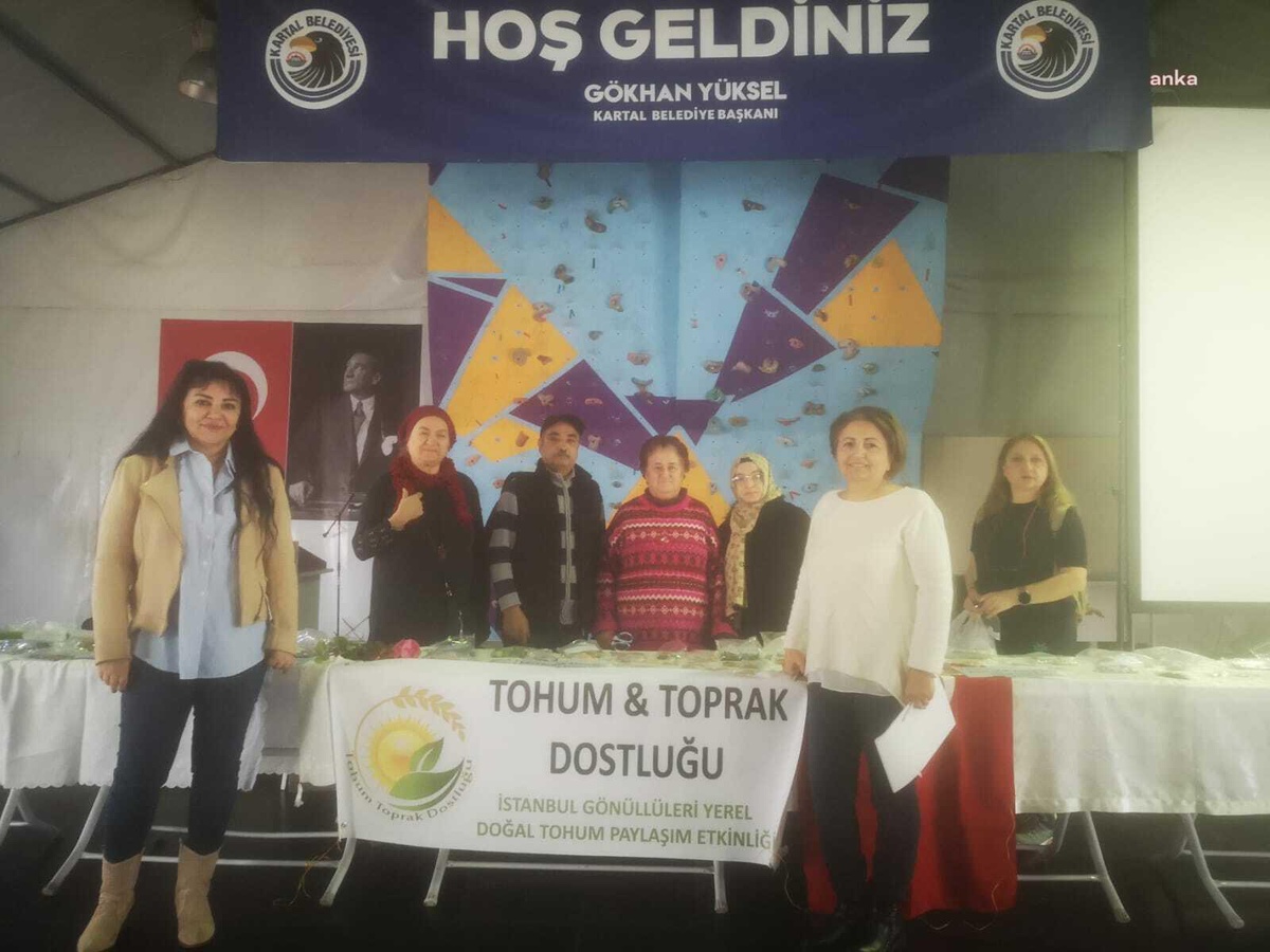 Kartal Belediyesi Organik Pazar etkinlik çadırında tohum dağıtımı yapıldı