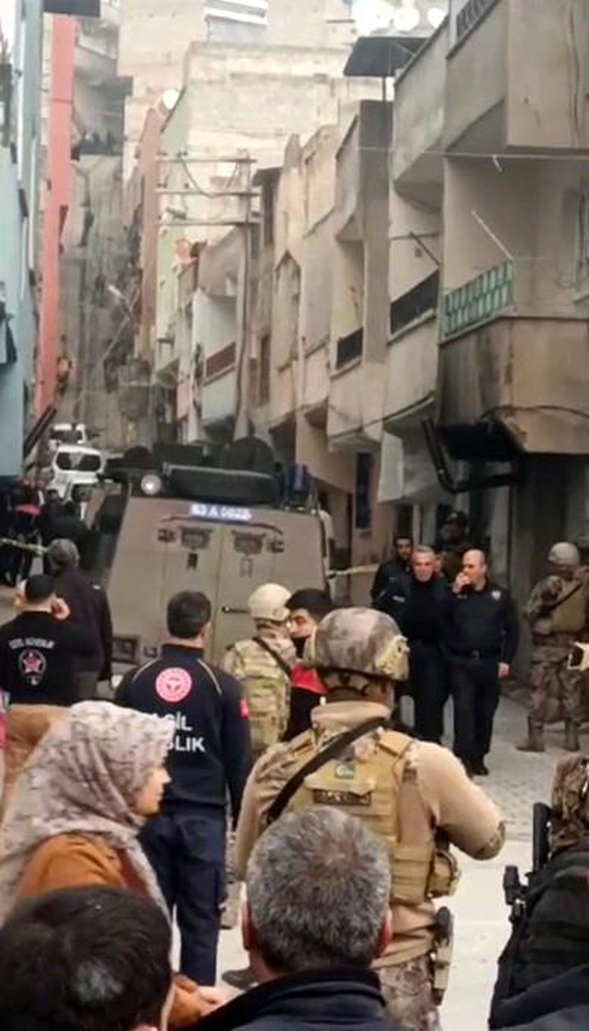 Şanlıurfa\'da kasten adam öldürmeye teşebbüs şüphelisi polise ateş açtı
