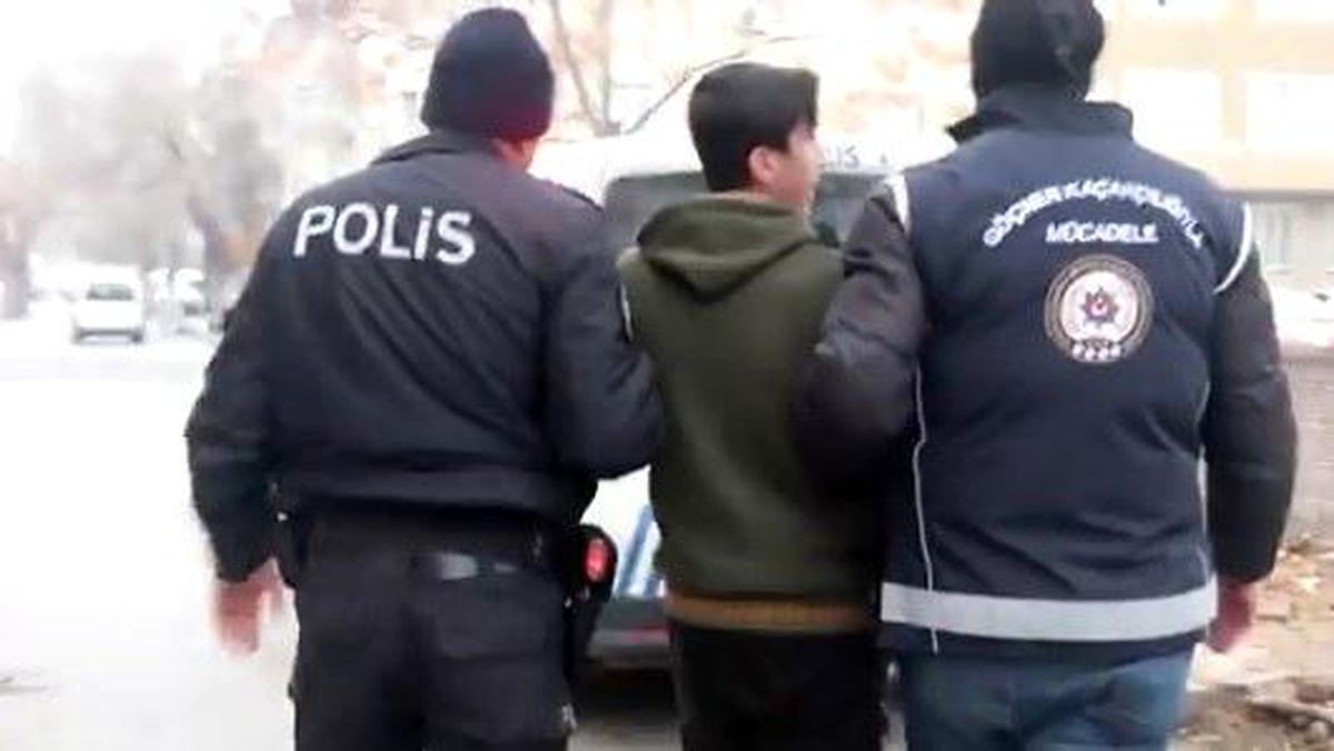 Kayseri\'de düzensiz göçle mücadelede 24 yabancıya işlem yapıldı