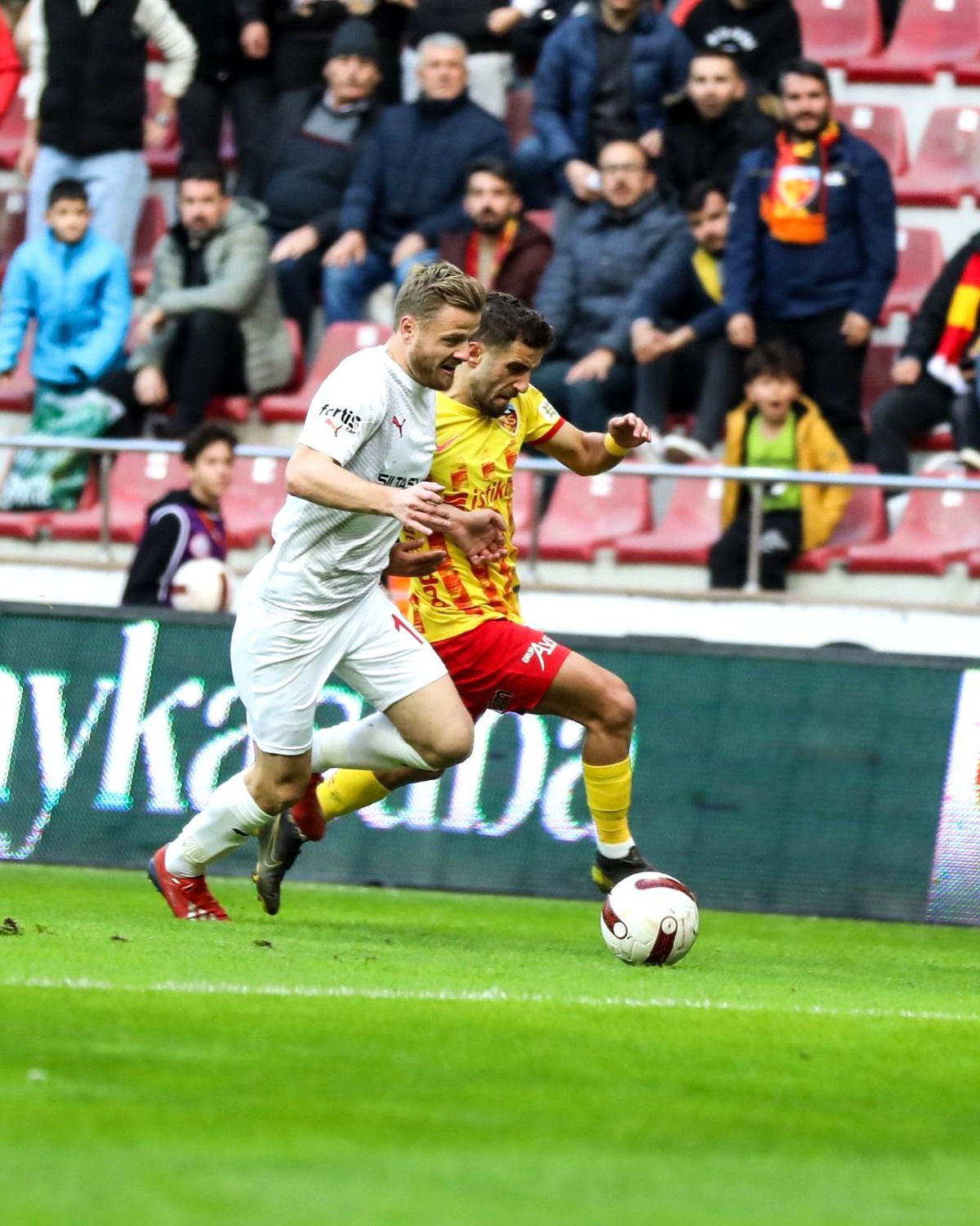 Kayserispor, Pendikspor\'u 2-0 mağlup ederek 3 puanı hanesine yazdırdı