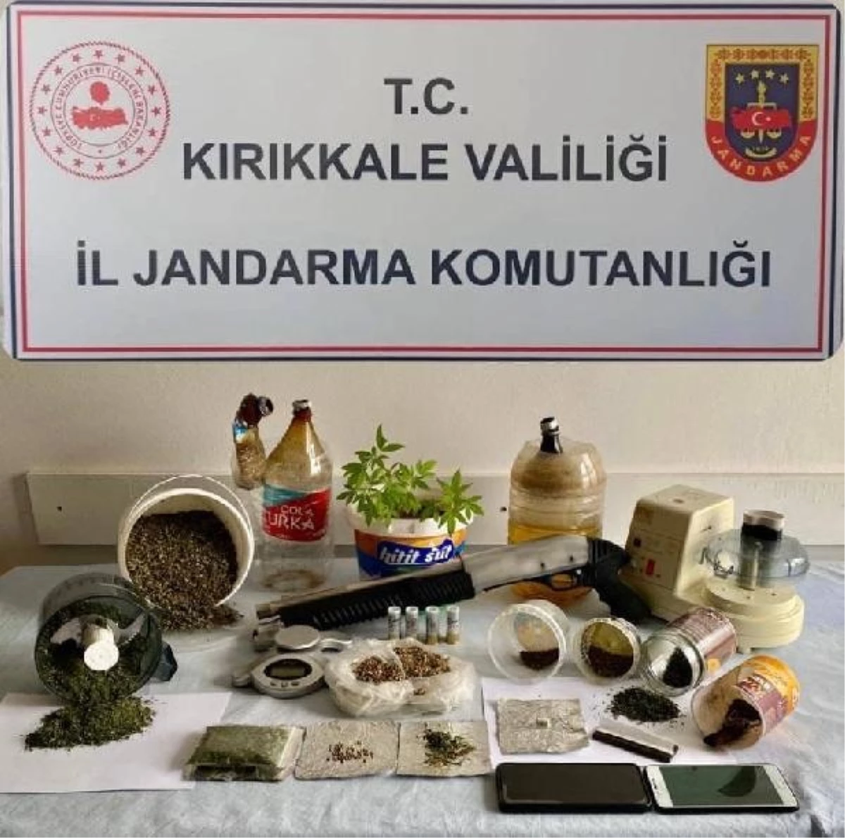 Kırıkkale\'de uyuşturucu operasyonunda yakalanan 2 zanlıdan biri tutuklandı