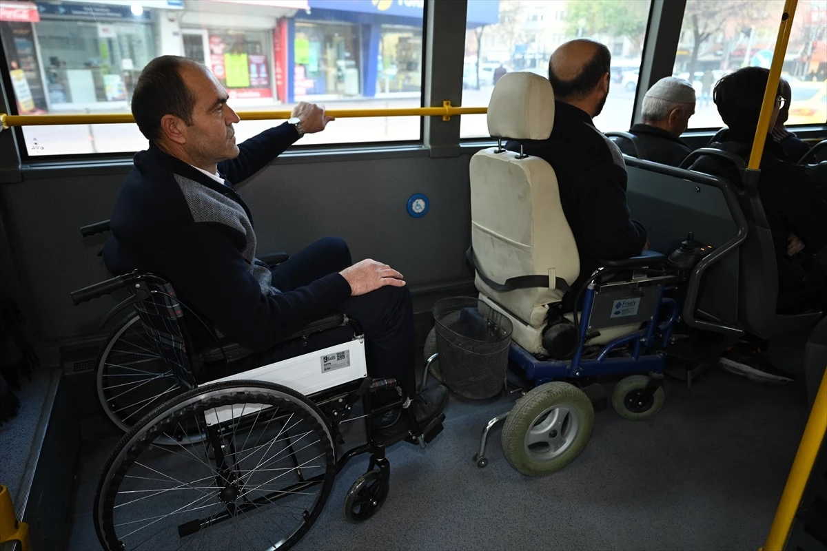 Konya Büyükşehir Belediyesi Otobüs Şoförlerine Engelli Farkındalık Eğitimi Veriyor