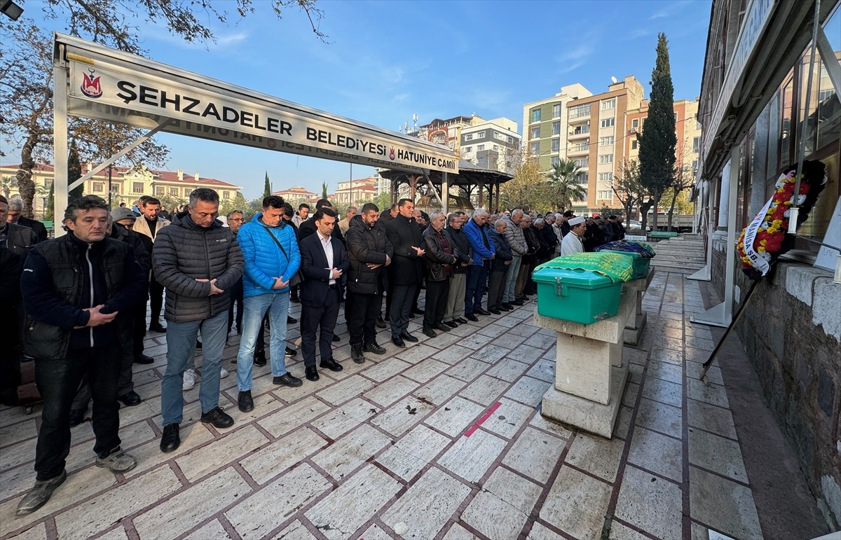 Manisa\'da eşi tarafından öldürülen kadın ile kardeşi toprağa verildi