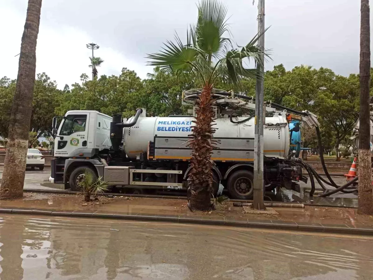 Melikgazi Belediyesi İskenderun\'a Yardım Etti