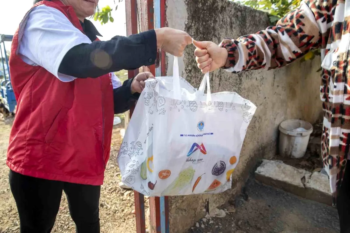 Mersin Büyükşehir Belediyesi\'nden dar gelirli ailelere un yardımı