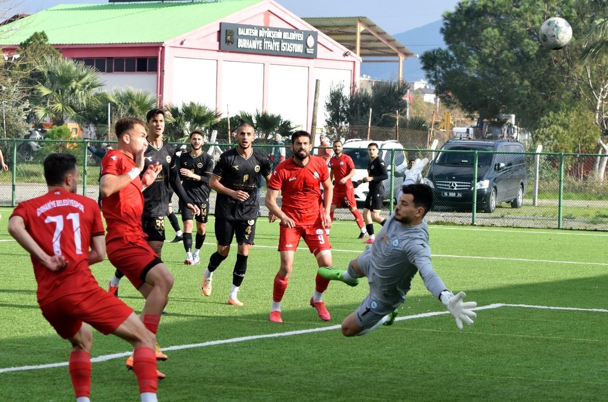 Nilüfer Belediye FSK, Burhaniye Belediyespor\'u 5-1 mağlup etti
