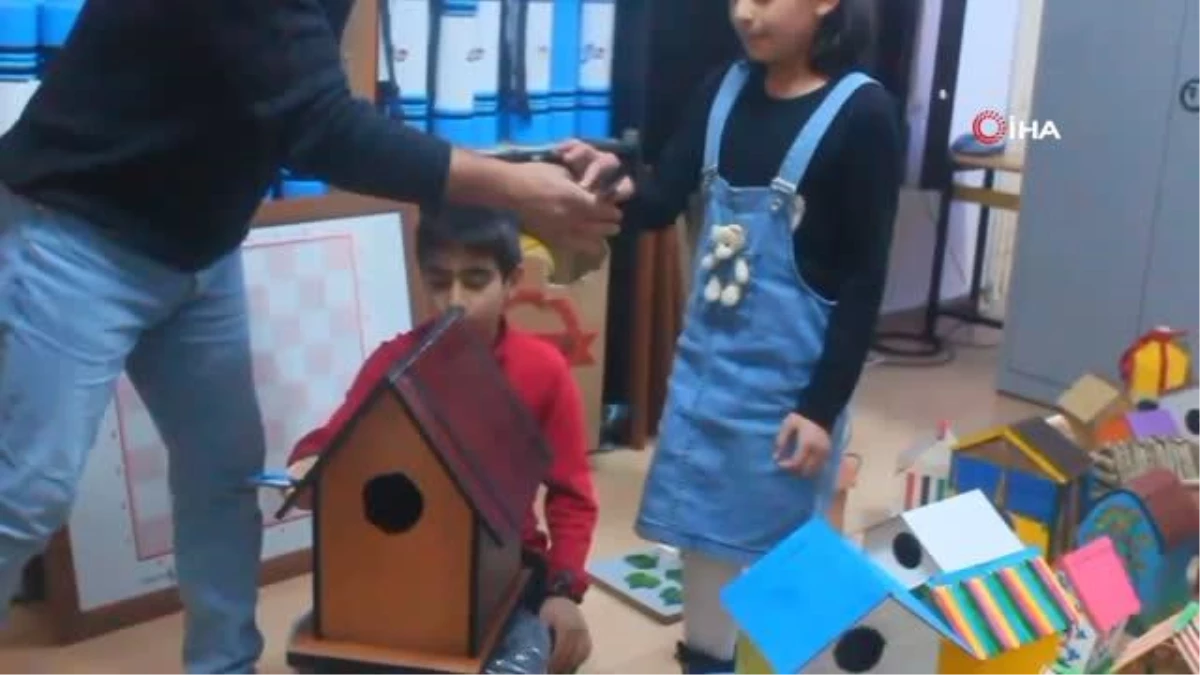 Özalp ilçesindeki öğrencilerden kuş evi projesi