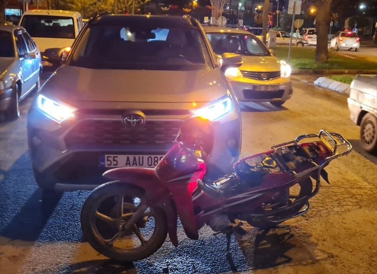Samsun\'da otomobil ile motosiklet çarpıştı, sürücü yaralandı