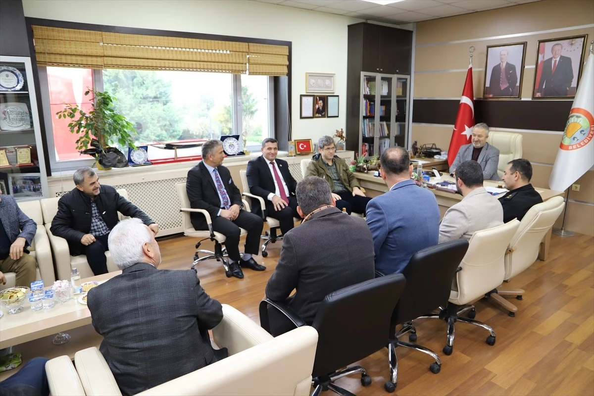 Samsun Muhtarlar Derneği Başkanı ve ilçe muhtarları 19 Mayıs Belediye Başkanı\'nı ziyaret etti