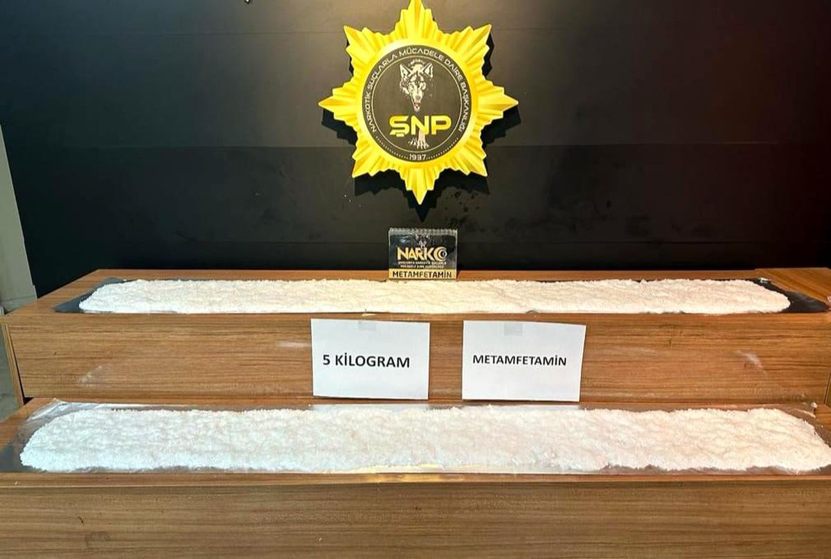 Şanlıurfa\'da 5 kilogram metamfetamin ele geçirildi, 2 şüpheli gözaltına alındı