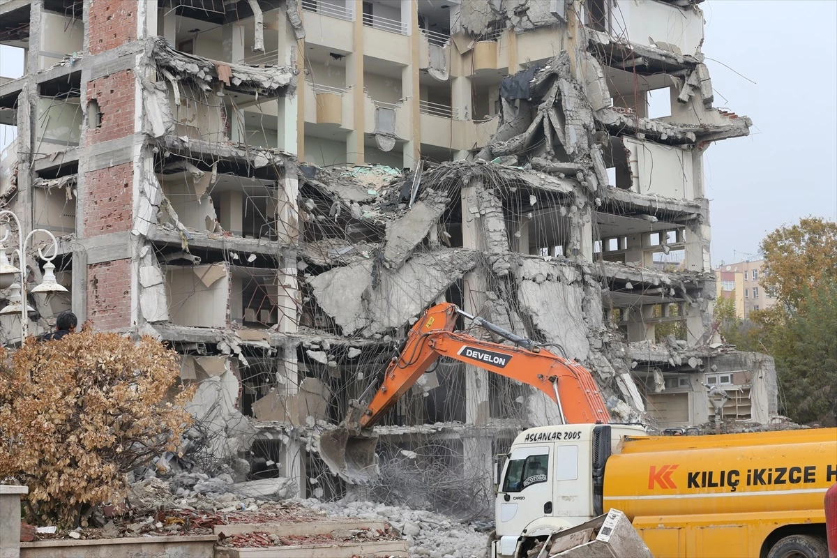 Şanlıurfa\'da deprem sonrası yıkım çalışmaları yüzde 86 tamamlandı