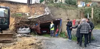 Sarıyer'de istinat duvarı çöktü, 4 araç pert oldu