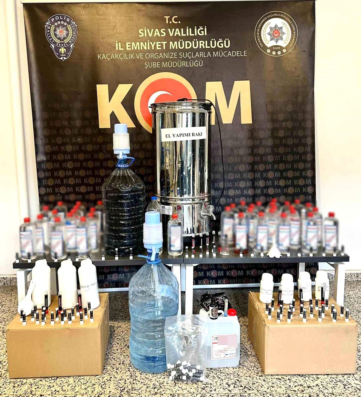 Sivas\'ta sahte alkol ve kaçak sigara operasyonu