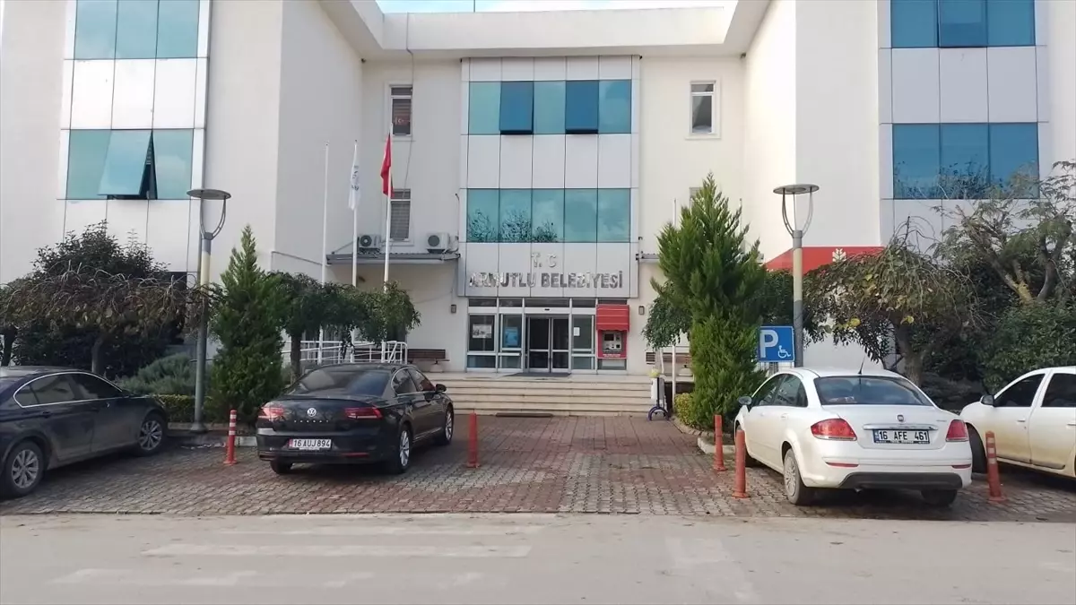 Yalova\'da Belediye Başkanının aracının lastiklerini kesen kişi gözaltına alındı