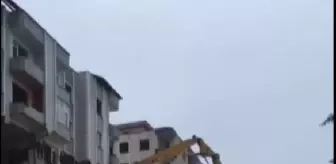 Adıyaman'da yıkım sırasında elektrik direğine zarar verildi