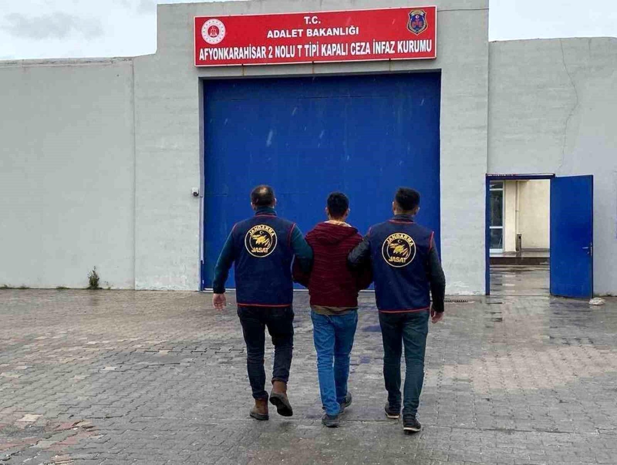 Afyonkarahisar\'da 15 yıl hapis cezası ile aranan şahıs yakalandı