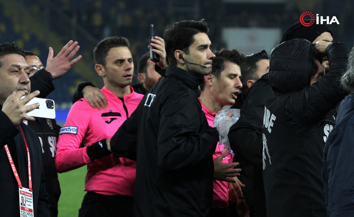 Futbol sahasındaki şiddet 4 büyüklerin hisseleri düşüşe geçirdi