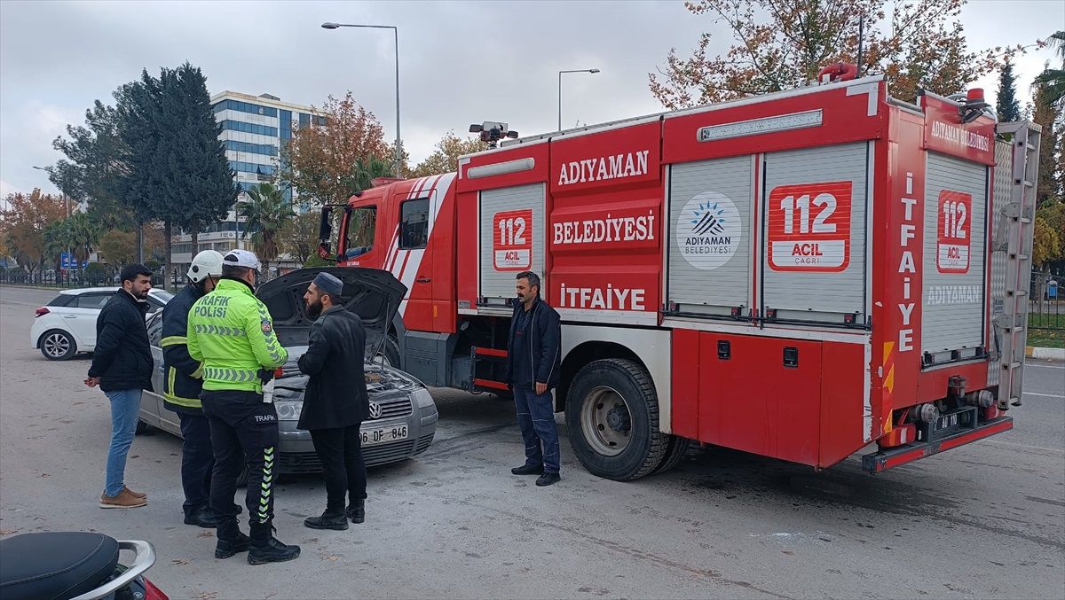 Adıyaman\'da alev alan otomobilde hasar oluştu