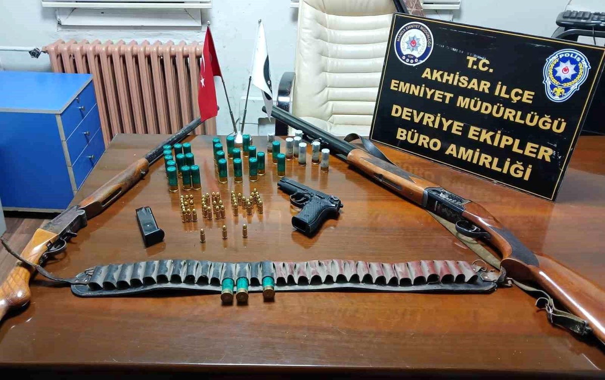 Akhisar\'da silah sesleri üzerine 3 şüpheli gözaltına alındı