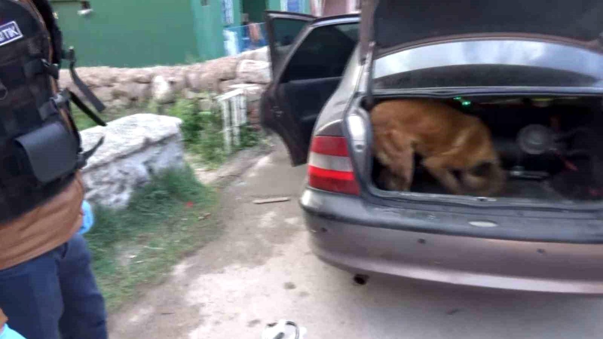 Aksaray\'da uyuşturucu operasyonu: 4 bin 52 hap ele geçirildi