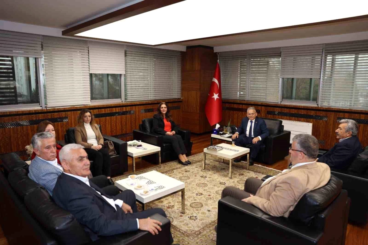 Başkan Büyükkılıç, Nevşehir Karapınar Belediye Başkanı ve Umut Çınarı Derneği\'ni ağırladı