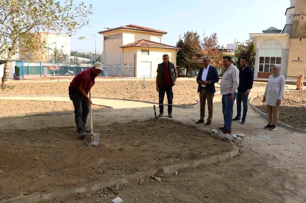 Koçarlı\'da Park ve Sosyal Alan Yenileme Çalışmaları Devam Ediyor