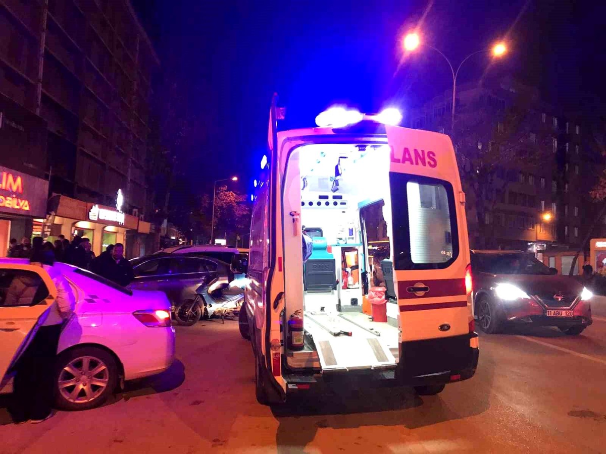 Bilecik\'te motosiklet yayaya çarptı: 2 yaralı