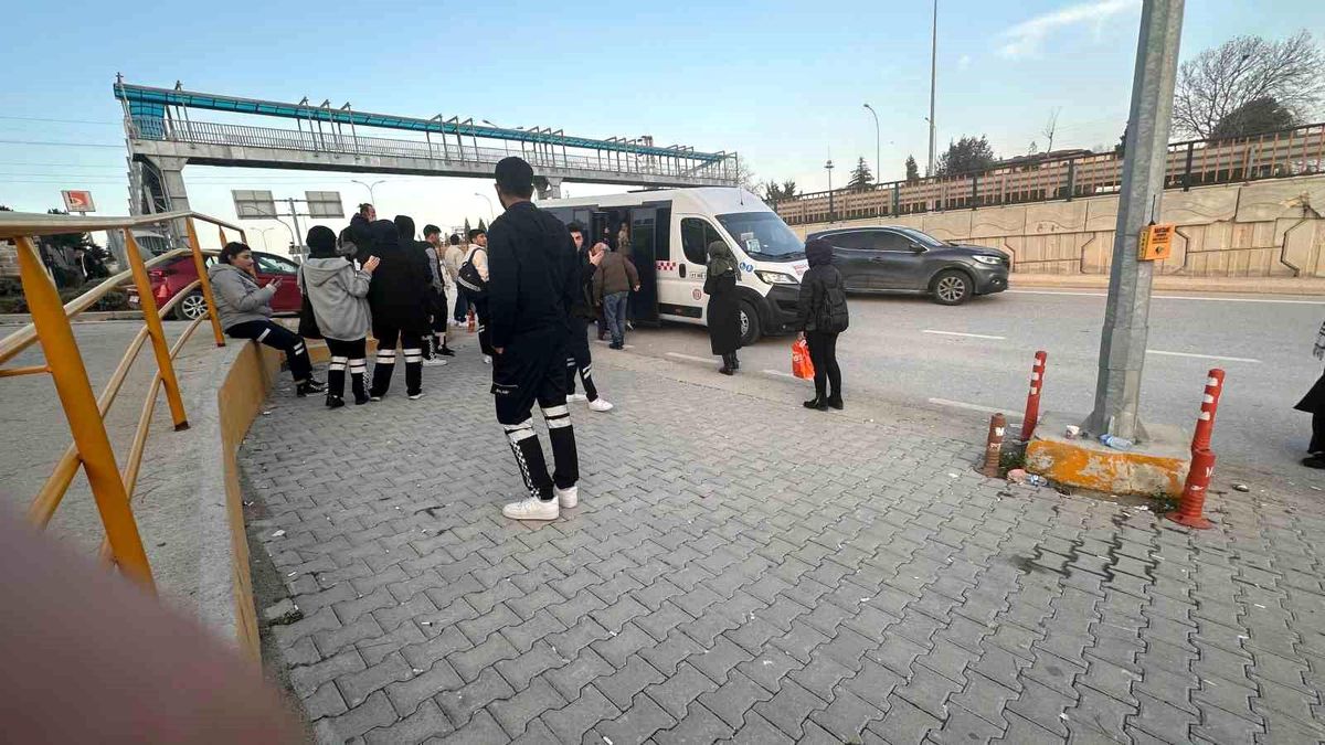Bilecik\'te Üniversiteye Giden Minibüslerin Dolu Gidip Dolu Gelmesi Sorunu