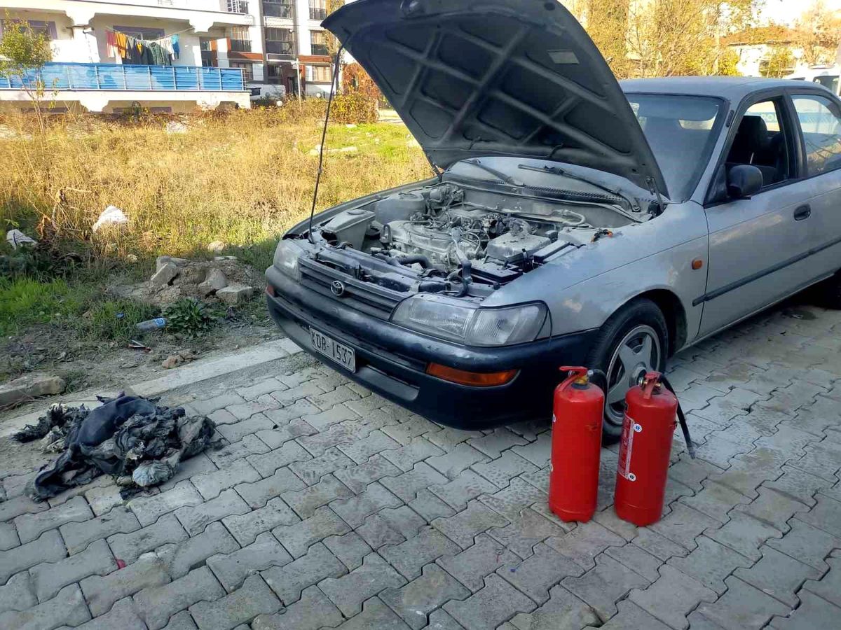 Edirne\'de park halindeki otomobilde çıkan yangın söndürüldü