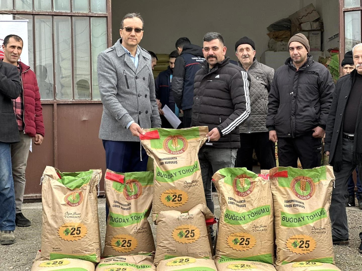 Emet\'te 91 üreticiye yüzde 50 hibeli buğday tohumu dağıtıldı