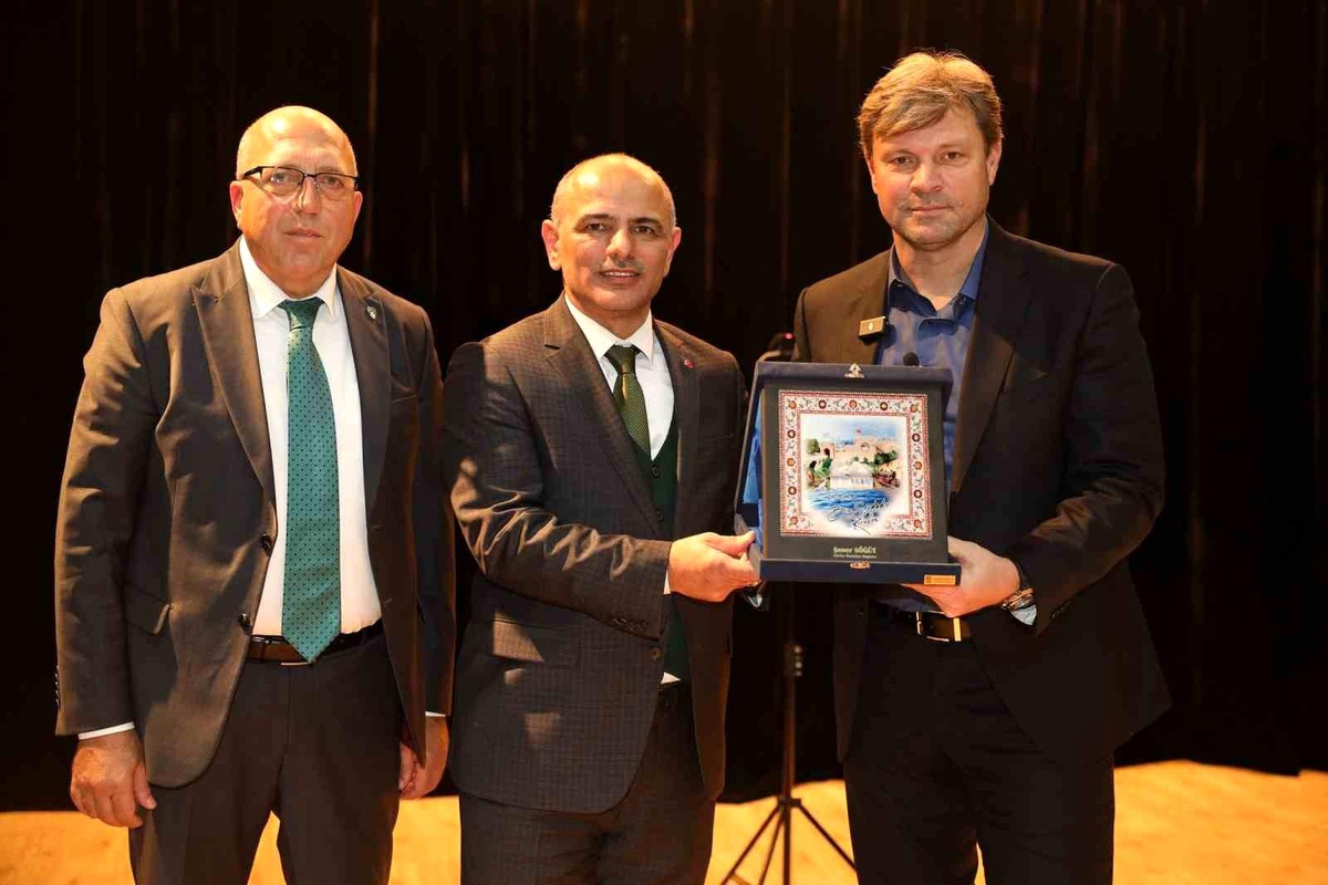 Ertuğrul Sağlam: "Yöneticiler tamamen yoldan çıkmış durumda"