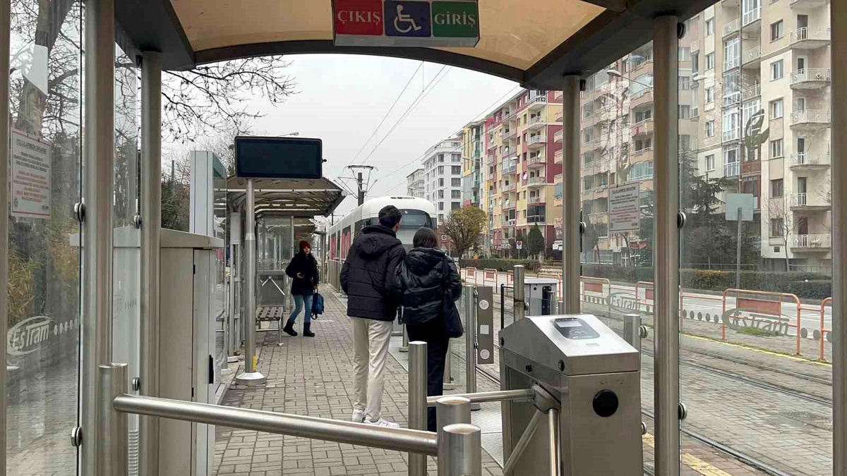 Eskişehir\'de tramvayda yolcu darp edildi