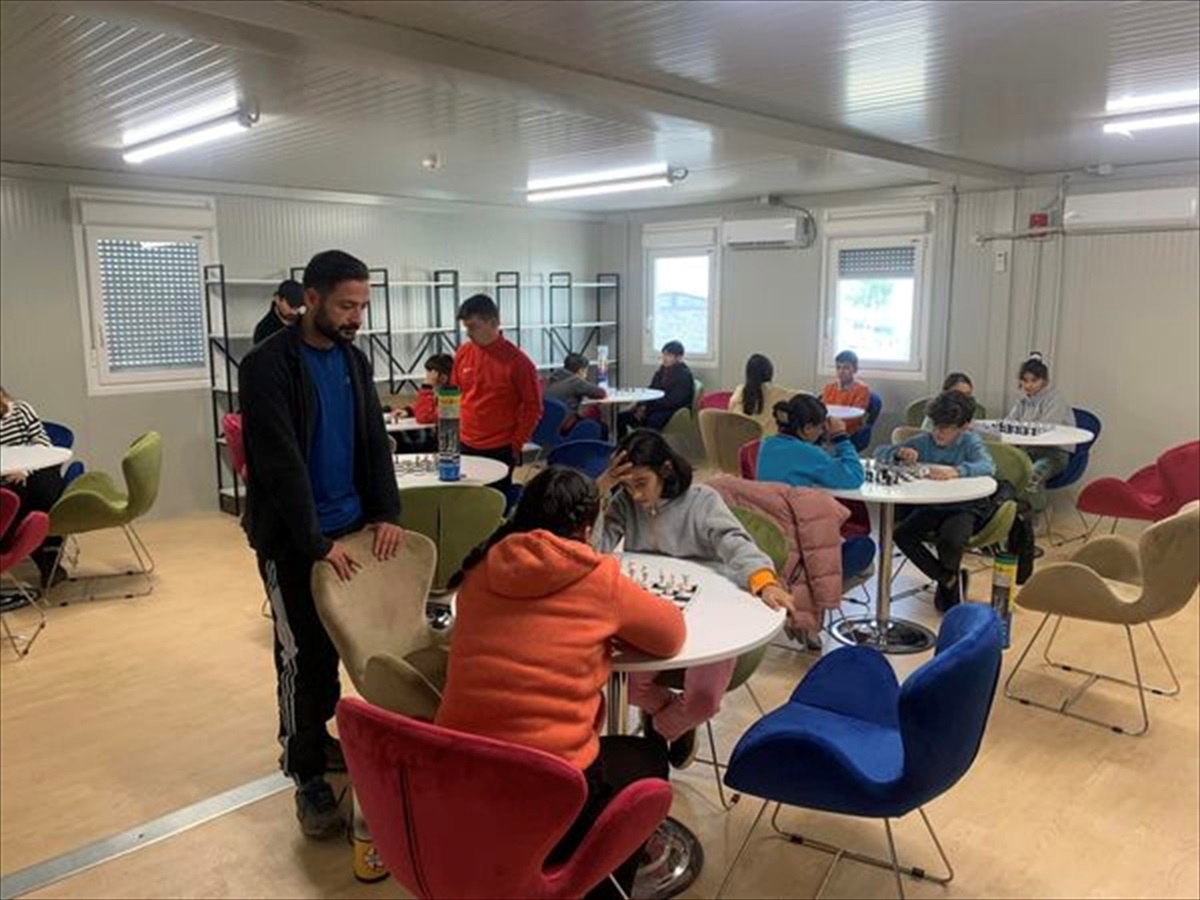Nurdağı\'nda depremzede çocuklar için satranç turnuvası düzenlendi