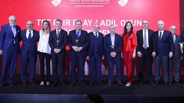 Halil Umut Meler'e yumruk atan Ankaragücü Başkanı Faruk Koca, TFF'den Fair Play ödülü almış