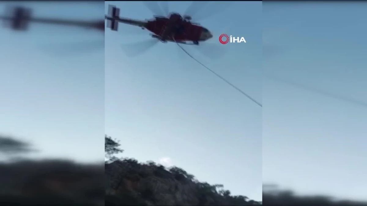 İzmir\'de dağda mahsur kalan kişi helikopterle kurtarıldı