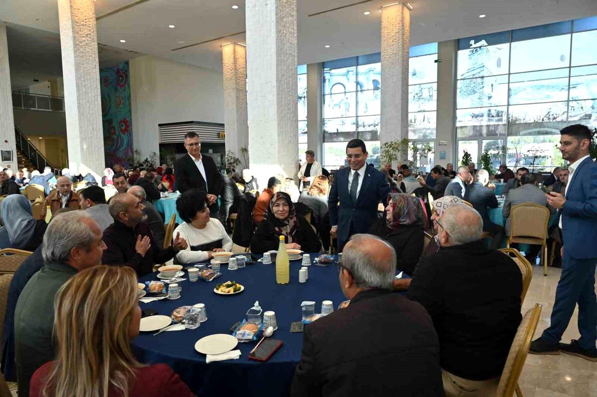 Kepez Belediye Başkanı Hakan Tütüncü, Konyalılarla Derneği\'nin \'Geleneksel Bamya Çorbası Buluşması\'na katıldı