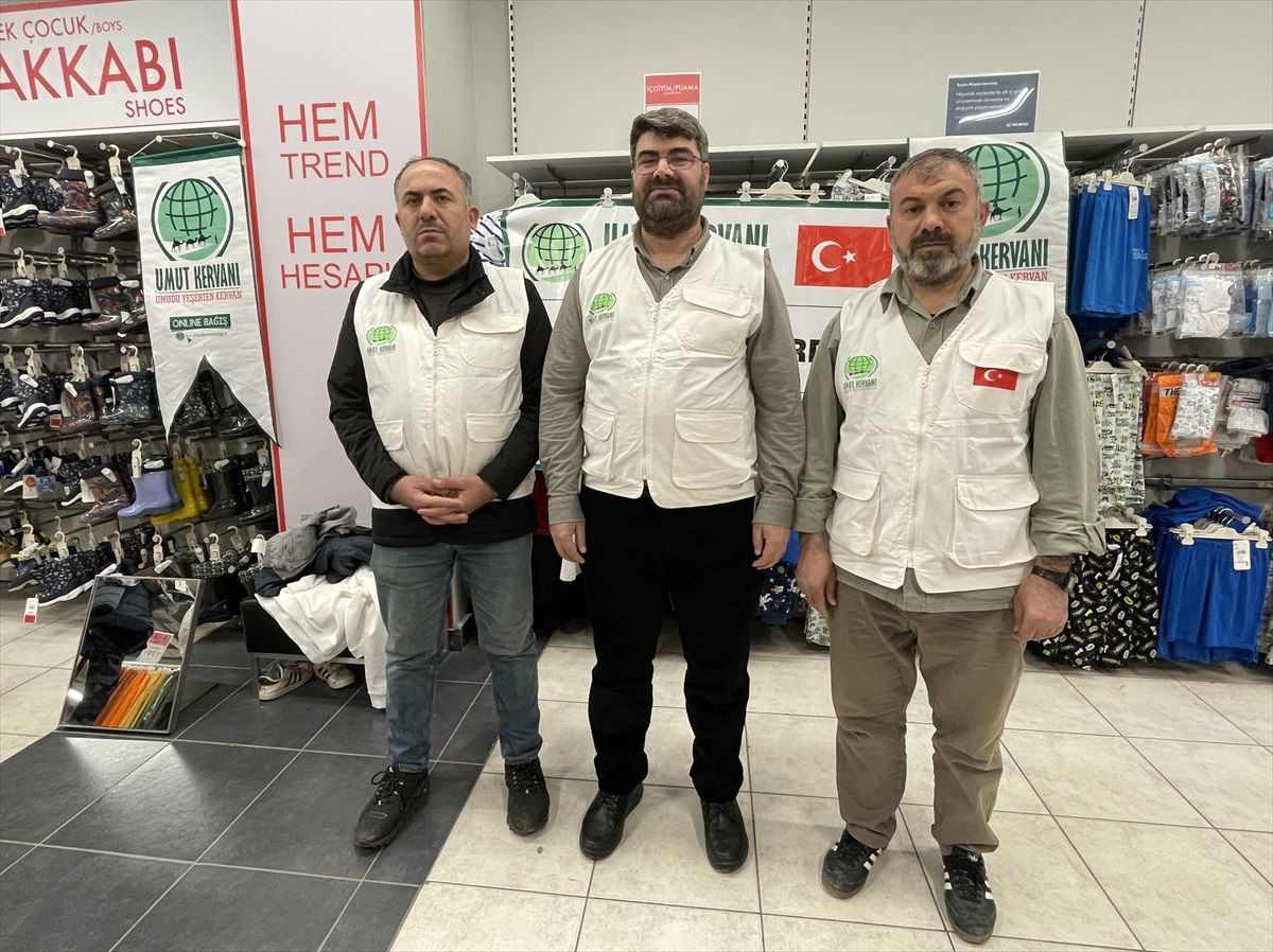 Malatya\'da depremzede çocuklara ve ailelere yardım