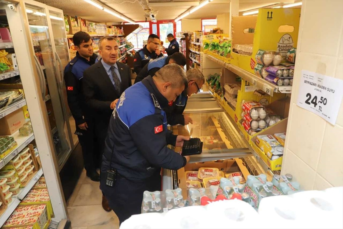 Mersin\'de market denetimi: Geçmiş tarihli ürünler imha edildi