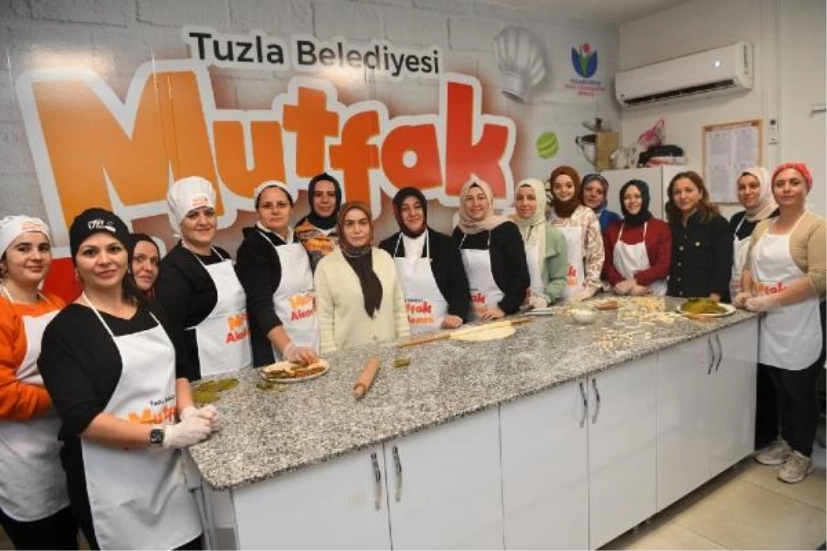 Tuzla Belediyesi Mutfak Akademisi kursiyerleri yerli ürünlerden yemek yaptı