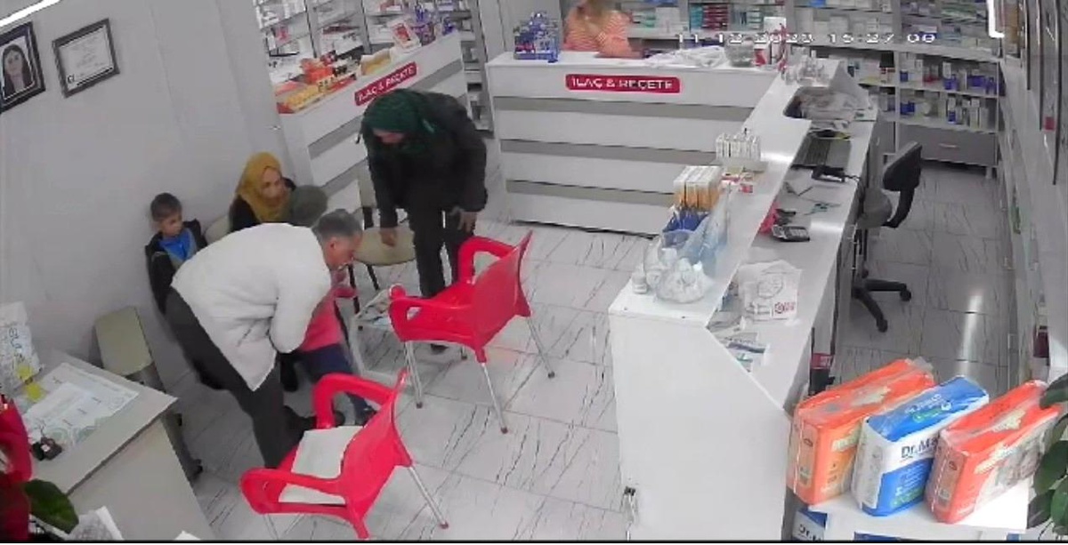 Şeker Kaçan Çocuk Heimlich Manevrasıyla Kurtarıldı