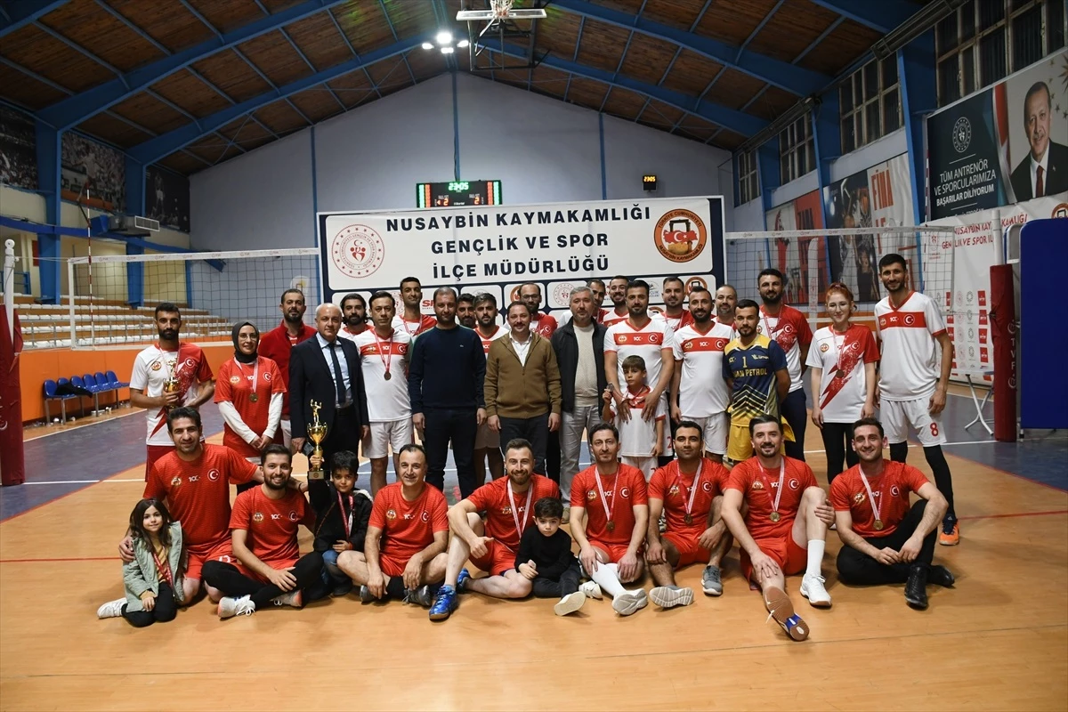 Nusaybin\'de Cumhuriyet Kupası Voleybol Turnuvası Sonuçlandı